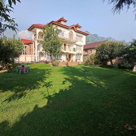 The Clover Inn Srīnagar Exterior foto