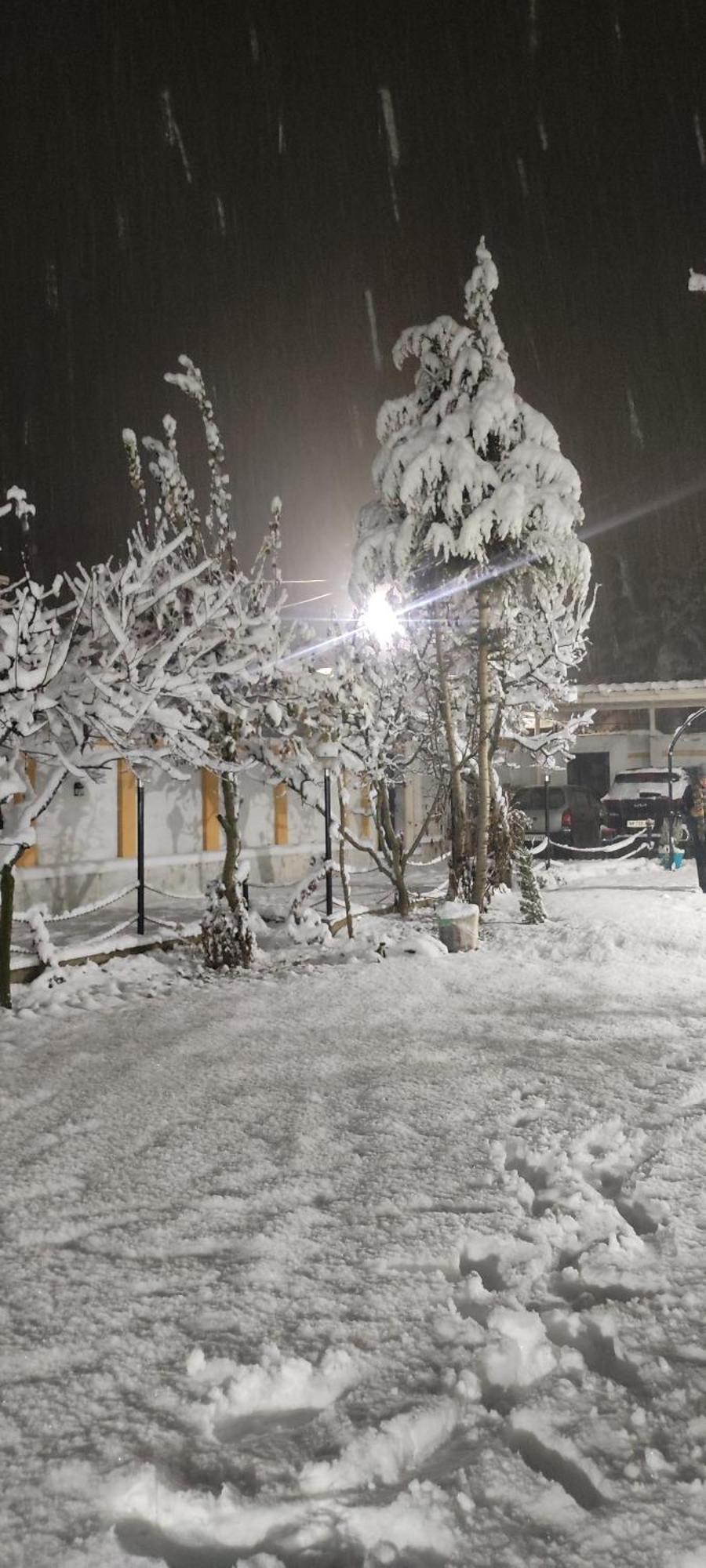 The Clover Inn Srīnagar Exterior foto